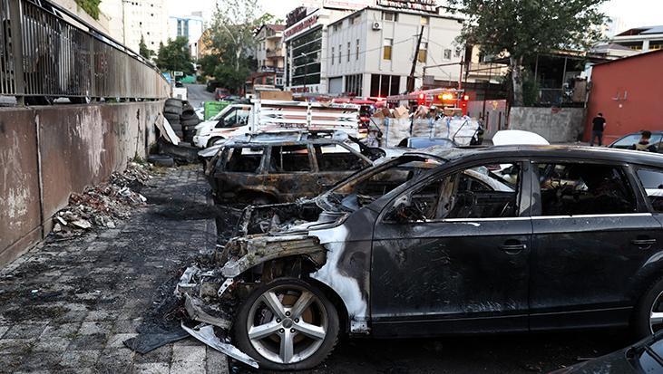 Ataşehir’de yangın: Park halindeki otomobiller yandı