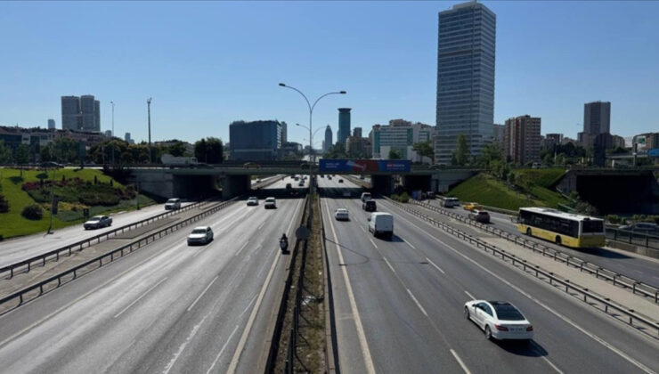 Bayramın ilk günü İstanbul’da yollar boş kaldı