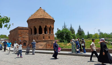Bitlis’in Ahlat ilçesinde Kurban Bayramı yoğunluğu yaşanıyor