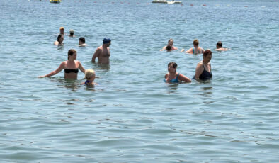 Bodrum ve Antalya’da sahiller doldu