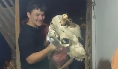 Bolu’da bayram geleneği: Deve kostümüyle para topluyorlar