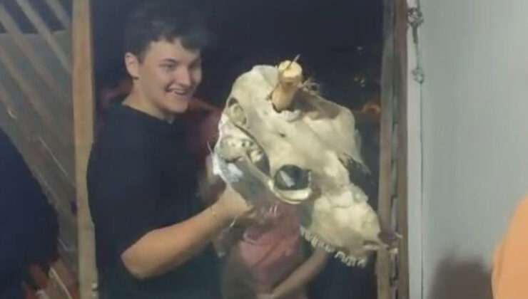 Bolu’da bayram geleneği: Deve kostümüyle para topluyorlar