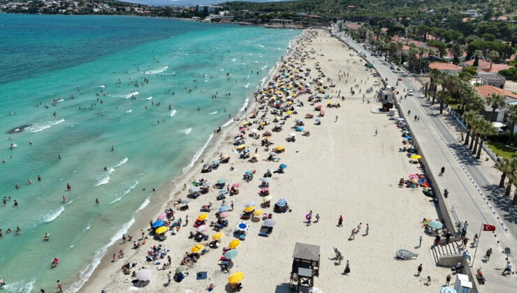 Çeşme’de sahiller bayramın ikinci gününde de doldu