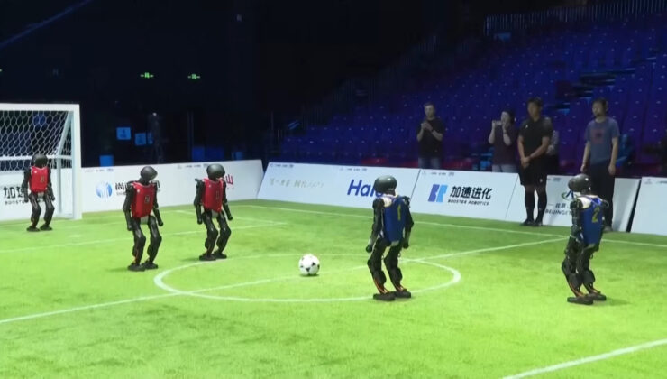 Çin’in insansı robotları futbol oynarken görüntülendi