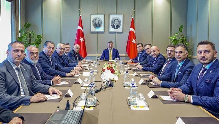 Cumhurbaşkanı Yardımcısı Cevdet Yılmaz, ATO ve TASD yönetimini kabul etti