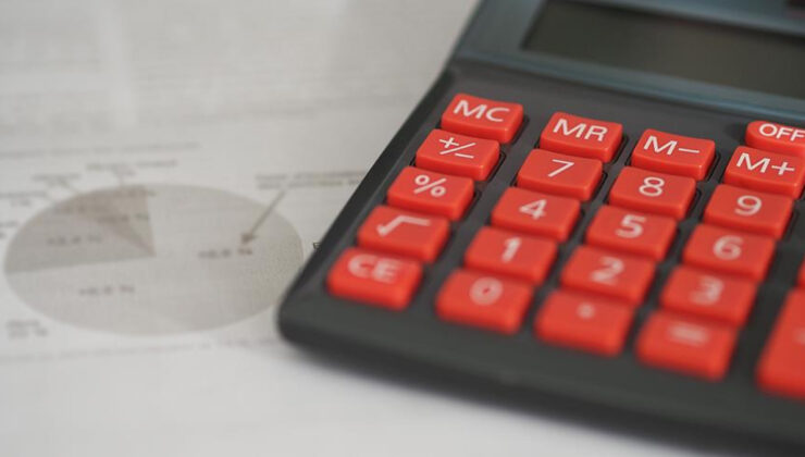 Ekonomistler politika faizinin inmesini bekliyor