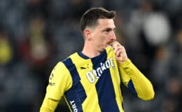 Fenerbahçe’de Mert Hakan Yandaş takımdan ayrılmayı düşünmüyor