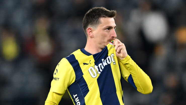 Fenerbahçe’de Mert Hakan Yandaş takımdan ayrılmayı düşünmüyor