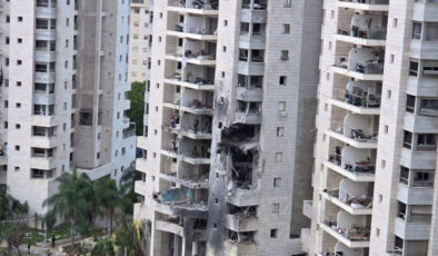 İran peş peşe saldırdı: İsrail’deki yıkım gün ağarınca ortaya çıktı