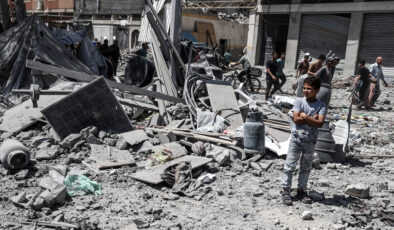 İsrail, insani yardım almaya çalışan Filistinlilere saldırdı