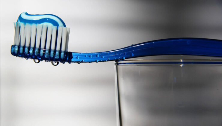 İsveç’te çocuklarının diş bakımını ihmal eden ebeveynlere hapis cezası verildi