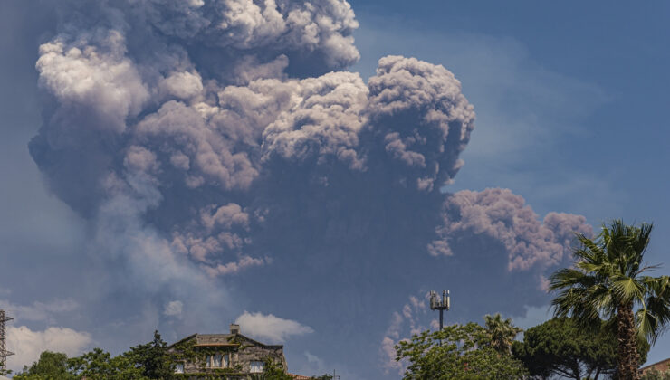 İtalya’da Etna Yanardağı patladı