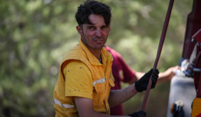 İzmir’de alev savaşçılarının orman yangınlarıyla mücadelesi sürüyor