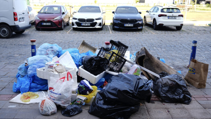 İzmir’de grev sürüyor: Sokaklar çöpten geçilmiyor