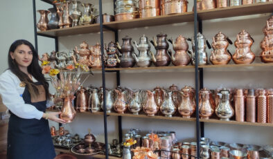 Kahramanmaraş’ın tek kadın bakır ustası dikkat çekiyor