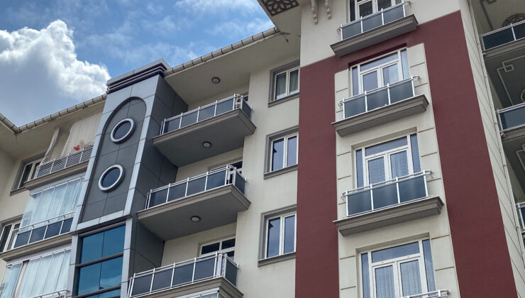 Konya’da 5’inci kattan düşen 2 yaşındaki çocuk hayatını kaybetti