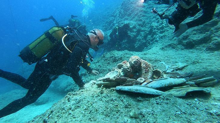 Kültür Bakanı Mehmet Nuri Ersoy, Antalya’daki seramik batığına dalış yaptı