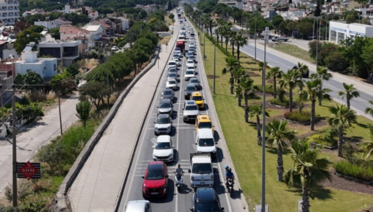 Kuşadası’na tatilci akını: 24 saatte 60 bin araç girdi