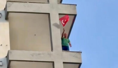 Balkonundaki Türk Bayrağını Kurtararak Takdir Topladı