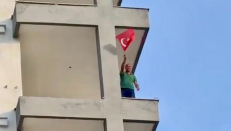 Balkonundaki Türk Bayrağını Kurtararak Takdir Topladı