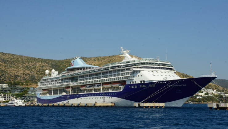 ‘Marella Discovery 2’ kruvaziyeri 1.708 yolcusuyla Bodrum’a geldi