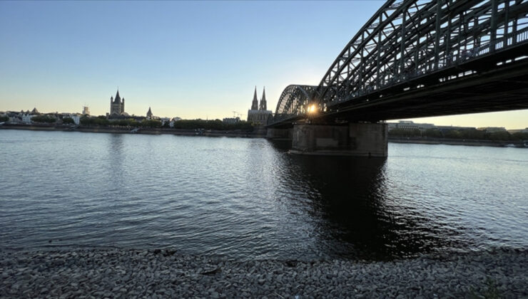 Ren Nehri’ndeki su seviyesinin düşmesi nakliyeyi zorluyor
