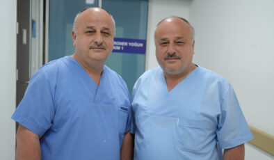 Samsun’da aynı hastanede çalışan ikizler görenleri şaşırtıyor