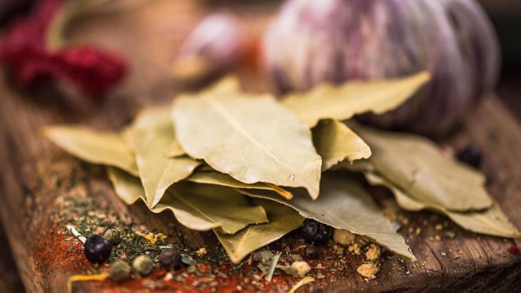 Yemeğe eklemeyin direkt yüze sürün! Kırışıkları tek tek açıyor