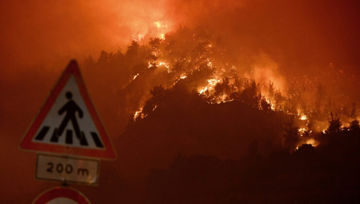 AFAD: Yangınlarla mücadele kapsamında 5 bin 400 personel görev yapmaktadır