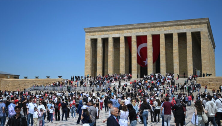 Anıtkabir, yılın ilk yarısında 2,5 milyondan fazla ziyaretçiyi ağırladı