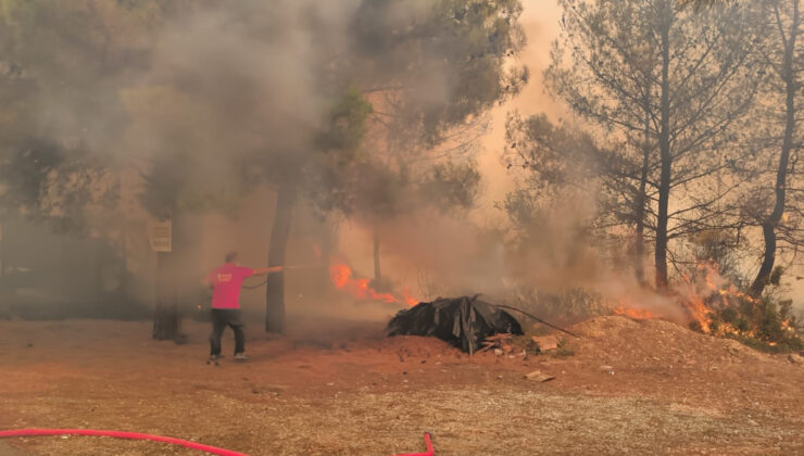 Antalya’da üç ilçede orman yangını çıktı