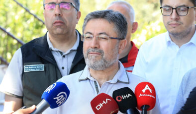 Bakan Yumaklı: 3 ildeki yangınlar kısmen kontrol altında