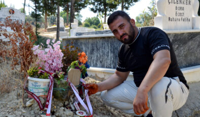 Başpehlivanlığa yükseldi, babasının mezarını ziyaret etti