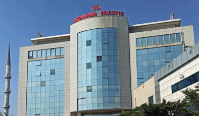 Bayrampaşa Belediye’nde iki CHP’li meclis üyesi istifa ettiklerini duyurdu