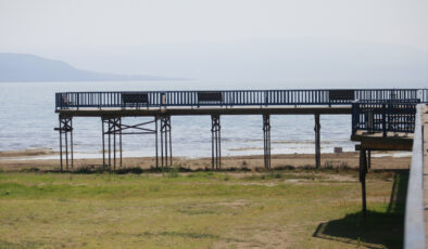 Bursa’da bir dönem deniz otobüsünün yanaştığı iskele, karada kaldı