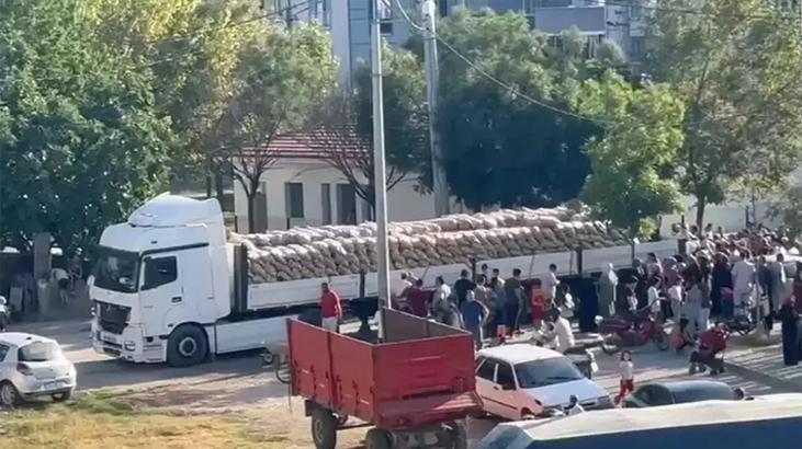 Bursa’da bir TIR dolusu patatesi ihtiyaç sahiplerine dağıttı