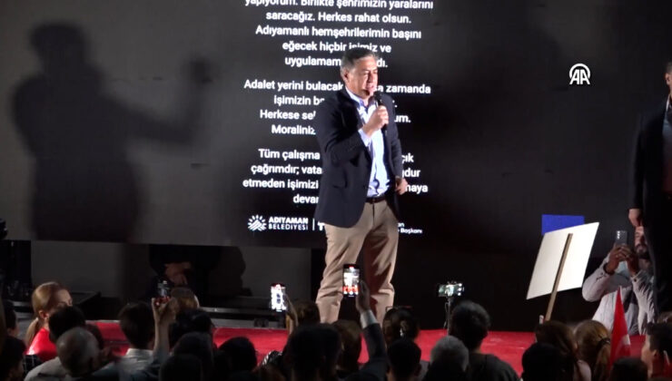 CHP Grup Başkanvekili Murat Emir miting sonrası sahneden düştü