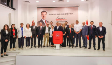 CHP’den tepki çeken eylem: Atatürk portresinin yerine İmamoğlu resmi koyuldu