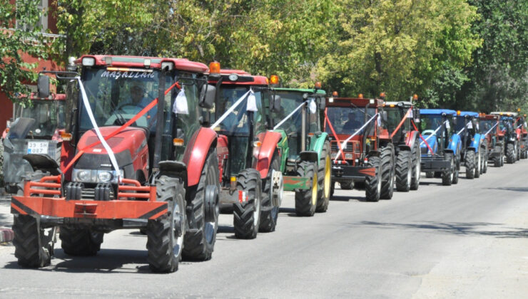Edirne’de gelin arabası traktör oldu: Konvoya 50 traktör katıldı