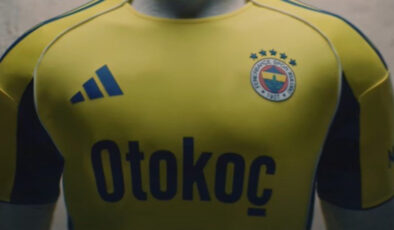 Fenerbahçe, eski oyuncularıyla yeni sezon formalarını tanıttı