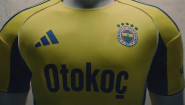 Fenerbahçe, eski oyuncularıyla yeni sezon formalarını tanıttı