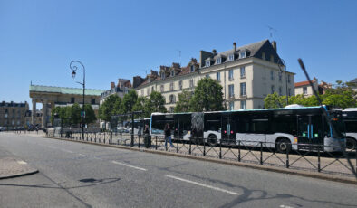 Fransa’da kamusal alanlarda sigara yasağı yürürlüğe girdi