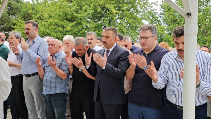 Gazeteci Cem Küçük’ün babası için cenaze töreni düzenlendi