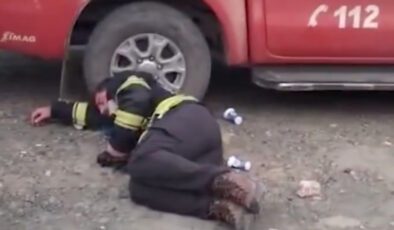 Hatay’da alev savaşçıları dinlenmek için yerde uyudu