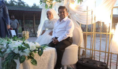 Hatay’da cüce çift yarım kalan aşklarında, 21 yıl sonra mutlu sona ulaştı