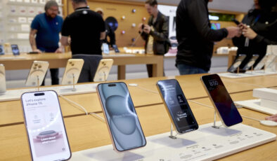 iPhone üretimine darbe: Çinli personeller geri dönüyor