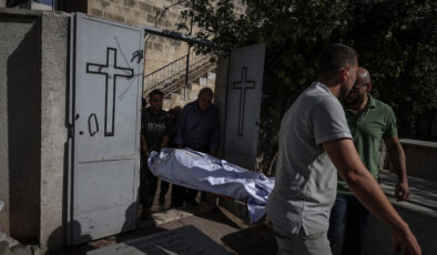 İsrail, Gazze’deki kiliseyi ‘yanlışlıkla’ vurduğunu savundu