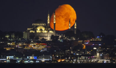 İstanbul’da ilk şişkin Ay, görenleri büyüledi