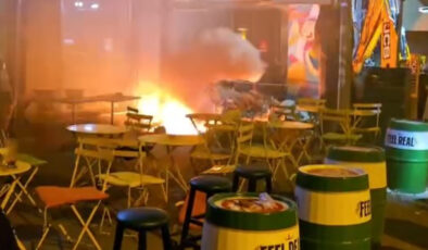 İstanbul’da kazı çalışması sırasında, elektrik kabloları koptu