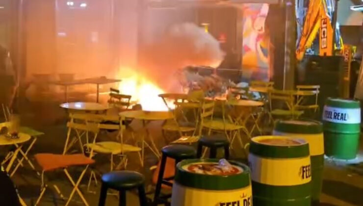 İstanbul’da kazı çalışması sırasında, elektrik kabloları koptu